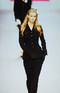 763084380_chanel-fw-1995(23).thumb.jpg.92ed32367408bd4c4c0732384065bdd9.jpg