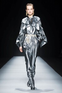 Maartje Verhoef Alberta Ferretti Fall 2020 RTW MFW 2.jpg