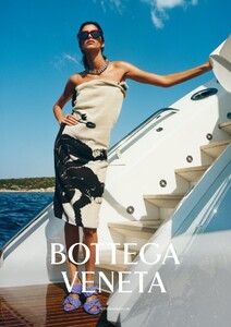 Bottega-Veneta-Spring-Summer-2020-Campaign01.thumb.jpg.8c5a86d4c9918c4a582abd28bd00dd03.jpg
