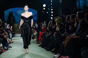 Brandon-Maxwell-RTW-FW20-New-York-42866-1581215979.thumb.jpg.a14e1886cee7329ae17f4a248eb211cc.jpg