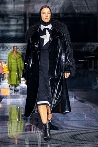 Burberry-RTW-FW20-London-3193-1581961070.thumb.jpg.98eb1a5c4ef4ede6505fd117025c6d7c.jpg