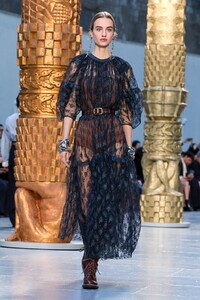 Chloe-RTW-FW20-Paris-0315-1582799502.thumb.jpg.0b92d38d909509786ce6f6079eb33eca.jpg