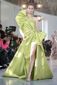 Elie-Saab-Haute-Couture-SS20-Paris-0490-1579698163.thumb.jpg.4022b1f990019b0c0f8a1aeee7c51a1b.jpg