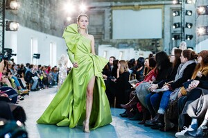 Elie-Saab-Haute-Couture-SS20-Paris-45521-1579698188.thumb.jpg.61518a4888bf36870bd39792293658c8.jpg