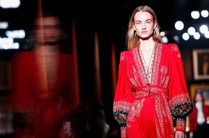 Etro-RTW-FW20-Milan-44471-1582295727.thumb.jpg.e4e03434a4dae20473f0d838cc1f07dd.jpg