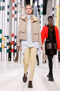 Hermes-RTW-FW20-Paris-5401-1583008438.thumb.jpg.508a99b194e23631708915e7cdb0ddb5.jpg