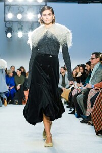 JW-Anderson-RTW-FW20-London-2450-1581945785.thumb.jpg.48a1c22f1f99795ba06dbdfcf68d9137.jpg