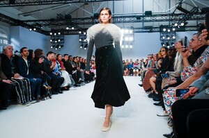 JW-Anderson-RTW-FW20-London-49484-1581949161.thumb.jpg.24b5e19a7c88eeff9afc897b6bec303e.jpg