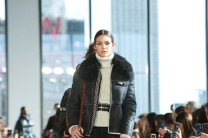Longchamp-RTW-FW20-New-York-5758-1581168631.thumb.jpg.2339015a617fb610153d756c25a59f54.jpg