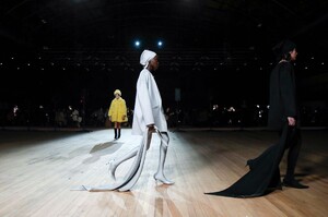 Marc-Jacobs-RTW-FW20-New-York-19692-1581552769.thumb.jpg.61b07151bffc2b66a8ca665d10e1e525.jpg