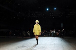 Marc-Jacobs-RTW-FW20-New-York-19698-1581552771.thumb.jpg.339b3bfde7e41da5ad5fe5652b1f03fc.jpg