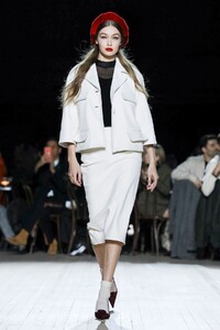 Marc-Jacobs-RTW-FW20-New-York-9038-1581531346.thumb.jpg.e4e9038be31576801ce2521eab6c25b0.jpg