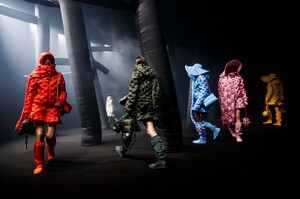Moncler-RTW-FW20-Milan-46540-1582138268.thumb.jpg.dae8e5a565e66810feef1ca6062e3448.jpg