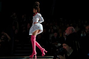 Moschino-RTW-FW20-Milan-2469-1582233362.thumb.jpg.89c44758e437b010853e09df9b4d29c3.jpg