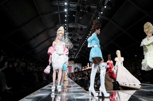 Moschino-RTW-FW20-Milan-4454-1582234152.thumb.jpg.8dc03e1c613b9b646c8708a17acf2373.jpg
