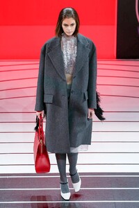 Prada-RTW-FW20-Milan-4653-1582216405.thumb.jpg.b252b0fb027adbc04aa91438f5a6c65b.jpg