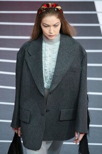 Prada-RTW-FW20-Milan-4683-1582216431.thumb.jpg.ff4c394efb644f8a9d16f5ef2686bbe0.jpg