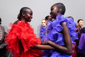 backstage-defile-alberta-ferretti-automne-hiver-2020-2021-milan-coulisses-471.thumb.jpg.0dfe99a9058deb3b0eb5942f2909a3af.jpg