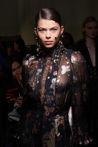 backstage-defile-elie-saab-automne-hiver-2020-2021-paris-coulisses-183.thumb.jpg.a3a25590d3aef7cd2b76ca3627562bda.jpg