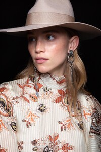 backstage-defile-etro-automne-hiver-2020-2021-milan-coulisses-105.thumb.jpg.1af4b3d4ceb6693867894a8086b6fae0.jpg