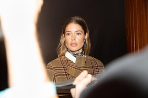 backstage-defile-etro-automne-hiver-2020-2021-milan-coulisses-16.thumb.jpg.6c0b211c804282b805cb1b479892e566.jpg