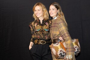 backstage-defile-etro-automne-hiver-2020-2021-milan-coulisses-21.thumb.jpg.340fd0b589f30e4adae6f970c82f3430.jpg