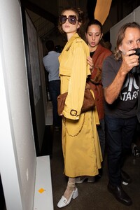 backstage-defile-fendi-printemps-ete-2020-milan-coulisses-134.thumb.jpg.3927ae5ea07faf3faaa4dbec0df2ff7a.jpg