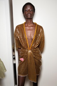 backstage-defile-fendi-printemps-ete-2020-milan-coulisses-154.thumb.jpg.cbe6e7e99fcafd6db7df5e9167d580ef.jpg