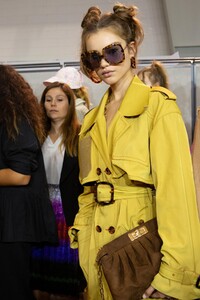 backstage-defile-fendi-printemps-ete-2020-milan-coulisses-204.thumb.jpg.6ba23077b41bb483f6cb428da0a6b64e.jpg