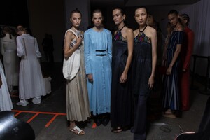 backstage-defile-gabriela-hearst-printemps-ete-2020-new-york-coulisses-109.thumb.jpg.4518680ee2d5f40ef8050b3a75722e96.jpg