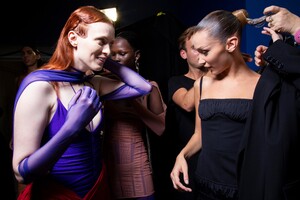 backstage-defile-mugler-printemps-ete-2020-paris-coulisses-126.thumb.jpg.8409f4682e003213c9bd911cb189f8d0.jpg