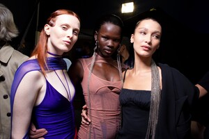 backstage-defile-mugler-printemps-ete-2020-paris-coulisses-127.thumb.jpg.e60978d038f90f0b041d2b867a1f0780.jpg