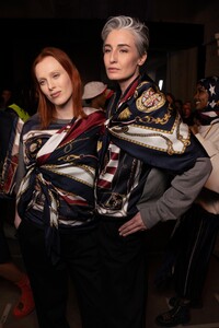 backstage-defile-tommy-hilfiger-printemps-ete-2020-londres-coulisses-28.thumb.jpg.bea719c2efbe429051324a70079d2309.jpg