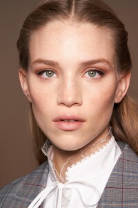 backstage-defile-tory-burch-automne-hiver-2020-2021-new-york-coulisses-25.thumb.jpg.850e69321c5b02fc21c43926d279d0c6.jpg