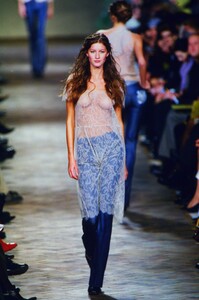 chloe-fw-1999.thumb.jpg.6245c98f8761c1d0f278f1150239211e.jpg