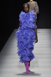 defile-alberta-ferretti-automne-hiver-2020-2021-milan-look-14.thumb.jpg.7860d0d548af64ed34b5226179d677dd.jpg
