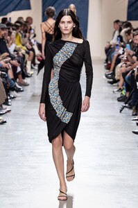 defile-atlein-printemps-ete-2020-paris-look-2.thumb.jpg.975996fbdeeab7e085e272333d0a8701.jpg