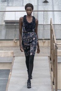defile-chanel-printemps-ete-2020-paris-look-53.thumb.jpg.67f66fef7933d9c1676b4de9ca29bb29.jpg