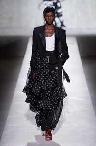 defile-dries-van-noten-printemps-ete-2020-paris-look-12.thumb.jpg.44581c7215d03fc495cba212f0fc214f.jpg