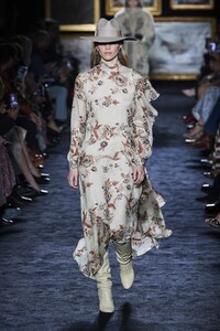 defile-etro-automne-hiver-2020-2021-milan-look-2.thumb.jpg.9810ee9010ef35cdff50686afd190206.jpg