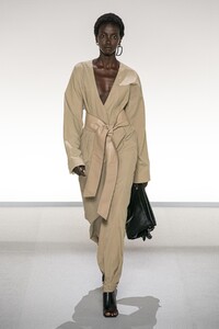 defile-givenchy-printemps-ete-2020-paris-look-11.thumb.jpg.843d90925470277216d9609e2ab5e312.jpg