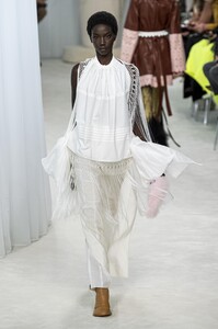 defile-loewe-printemps-ete-2020-paris-look-35.thumb.jpg.fb40326fdb4d48b34b5a407acee2f0b7.jpg
