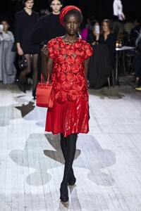 defile-marc-jacobs-automne-hiver-2020-2021-new-york-look-34.thumb.jpg.7d834642c8c9434f636a6e9550332faf.jpg