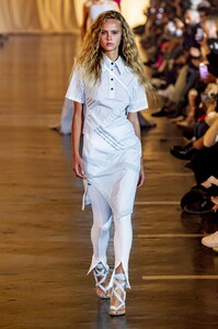 defile-off-white-printemps-ete-2020-paris-look-32.thumb.jpg.08fd799ef363e19e38a5a2b81fcdfd09.jpg