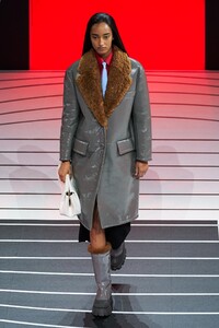 defile-prada-automne-hiver-2020-2021-milan-look-40.thumb.jpg.f462c1401f1bfb6b9093c8e128a43257.jpg