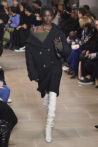 defile-proenza-schouler-automne-hiver-2020-2021-new-york-look-2.thumb.jpg.3111db322af46325dd9b4729e39c5278.jpg