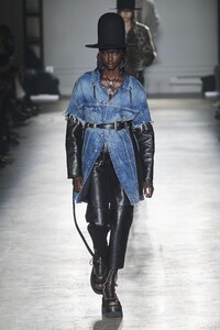 defile-r13-automne-hiver-2020-2021-new-york-look-4.thumb.jpg.dc39728ae2ffebeff01b15f35e8df249.jpg