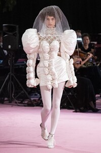 defile-richard-quinn-printemps-ete-2020-londres-look-46.thumb.jpg.8d6dee19ab006f81d3e45131079540ef.jpg