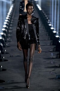 defile-saint-laurent-printemps-ete-2020-paris-look-84.thumb.jpg.9ee855f63008017e7b3ca5e5e96d9ebc.jpg