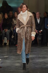 defile-veronica-beard-automne-hiver-2020-2021-new-york-look-16.thumb.jpg.6c90f90b41bf3e3b120d49b9fc27a923.jpg